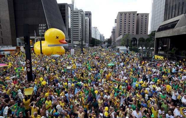 Demonstrators attend a protest calling for the impeachment of Brazil's President Dilma Rousseff at Paulista Avenue in Sao Paulo, Brazil, in this December 13, 2015 file photo. Brazil's business leaders have adopted the duck to fight against what they describe as the economic quackery of Rousseff, a leftist who is facing growing pressure to quit and struggling to pull the economy out of its deepest recession in 25 years. REUTERS/Paulo Whitaker/Files